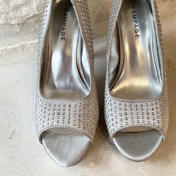Rampage Women's Gimme Platform Pumps Dress Shoes Silver Studded Satin Size 8M - Picture 6 of 7